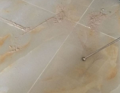若尔盖瓷砖空鼓维修公司分享粘合剂选择不当在瓷砖铺贴过程中可能导致以下问题