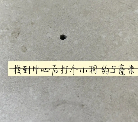 若尔盖瓷砖空鼓维修公司专业解答在瓷砖铺贴过程中，如果砂料搅拌不均匀，将会带来以下问题