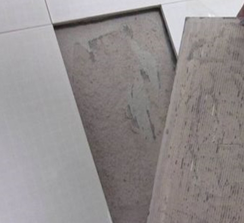 若尔盖瓷砖空鼓维修公司分享瓷砖铺贴时如果打浆（即涂抹在瓷砖背面和基层上的砂浆或瓷砖胶）过少，会带来以下问题